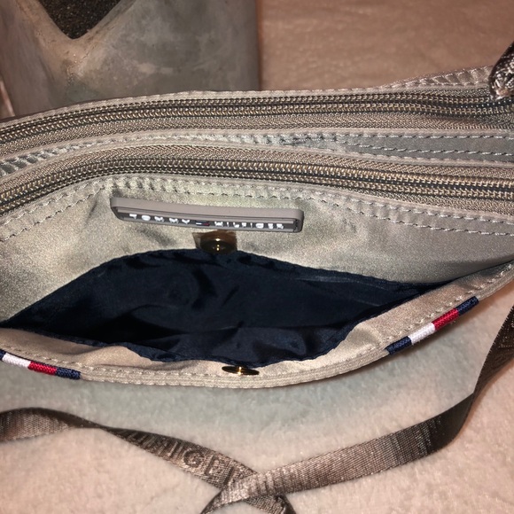 Tommy Hilfiger Crossbody olive green bag - Picture 8 of 9